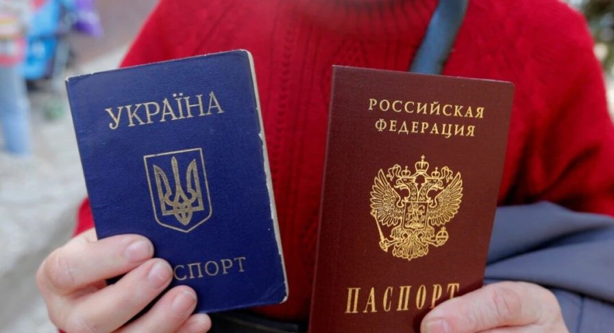 На Запоріжжі окупанти усіма силами намагаються нав’язати російські паспорти українцям (ФОТО)
