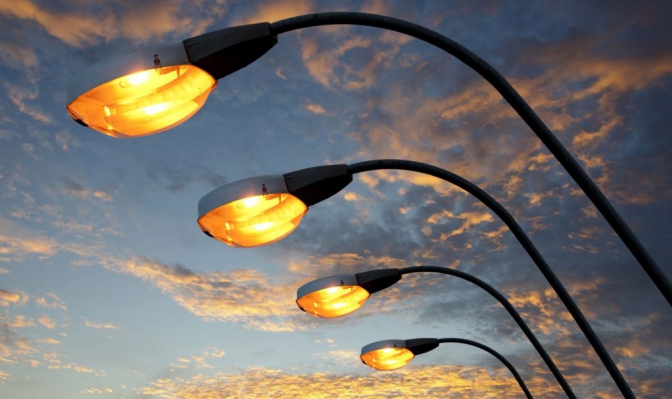 У Запоріжжі поновили вуличне освітлення – ліхтарі будуть горіти до 23.00