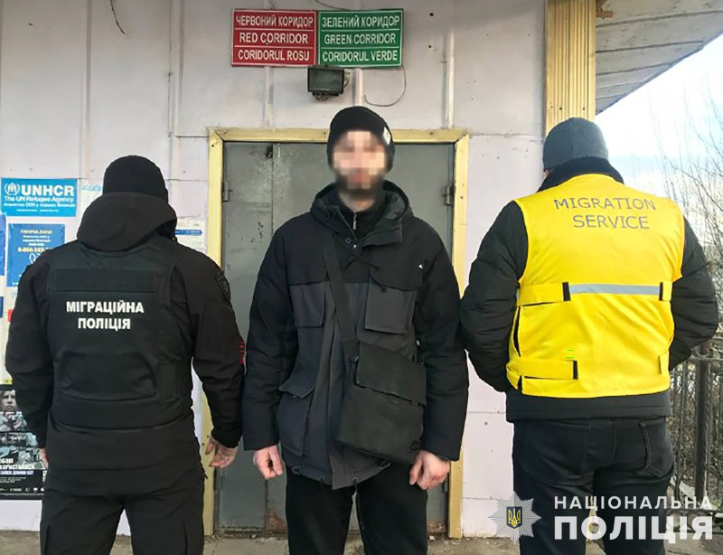 Запорізькі поліцейські депортували росіянина, який проживав у місті нелегально