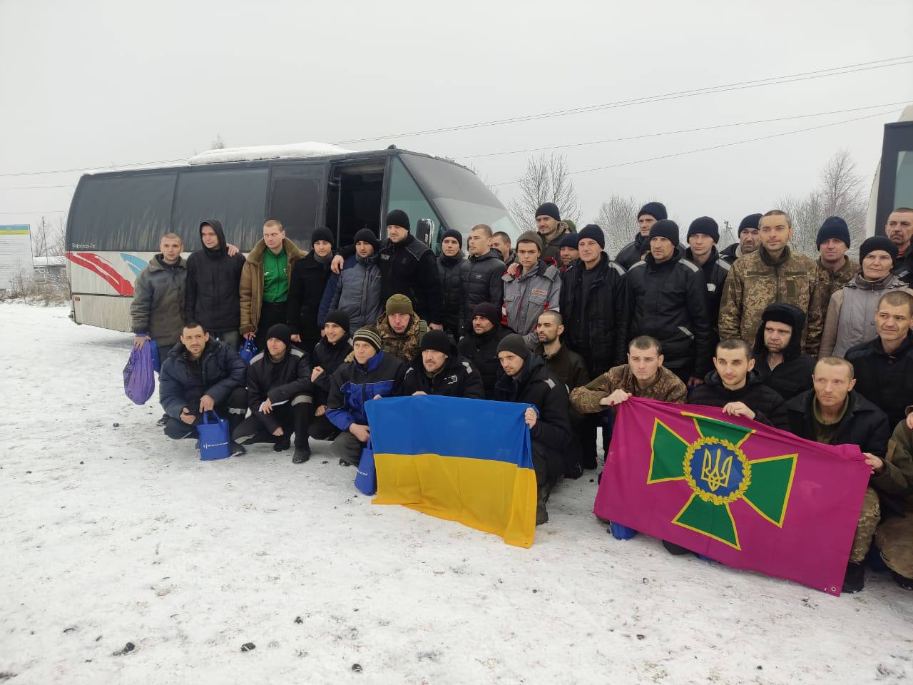 У Запорізькій області відбувся черговий великий обмін полоненими: додому повернулося 116 українців (ФОТО, ВІДЕО)