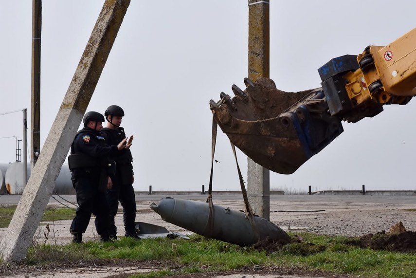 На Запоріжжі піротехніки знищили ворожу авіабомбу (ФОТО)