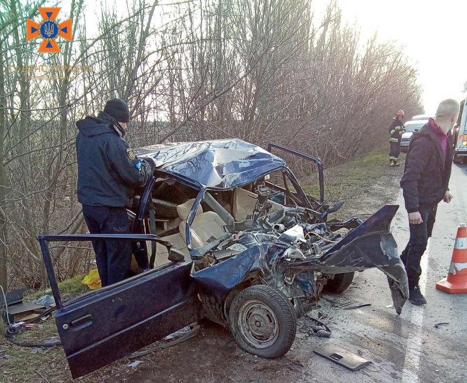 Зіткнення з вантажівкою: на запорізькій трасі загинула водійка «ЗАЗ» (ФОТО)
