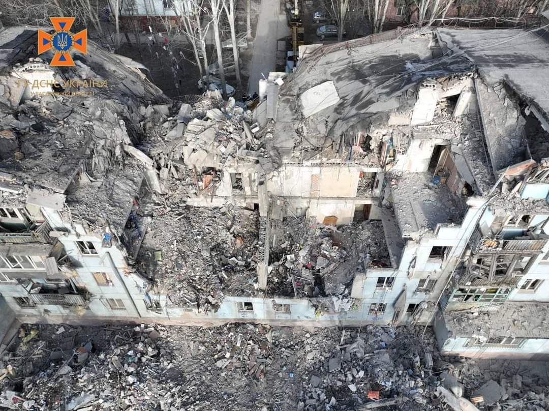 У Запоріжжі завершилися пошуково-рятувальні роботи у будинку, який 2 березня був зруйнований ворожою ракетою