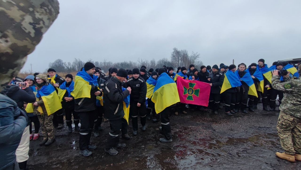 У Запорізькій області відбувся черговий обмін полоненими: Україна повернула додому 126 захисників та 4 захисниць (ФОТО)