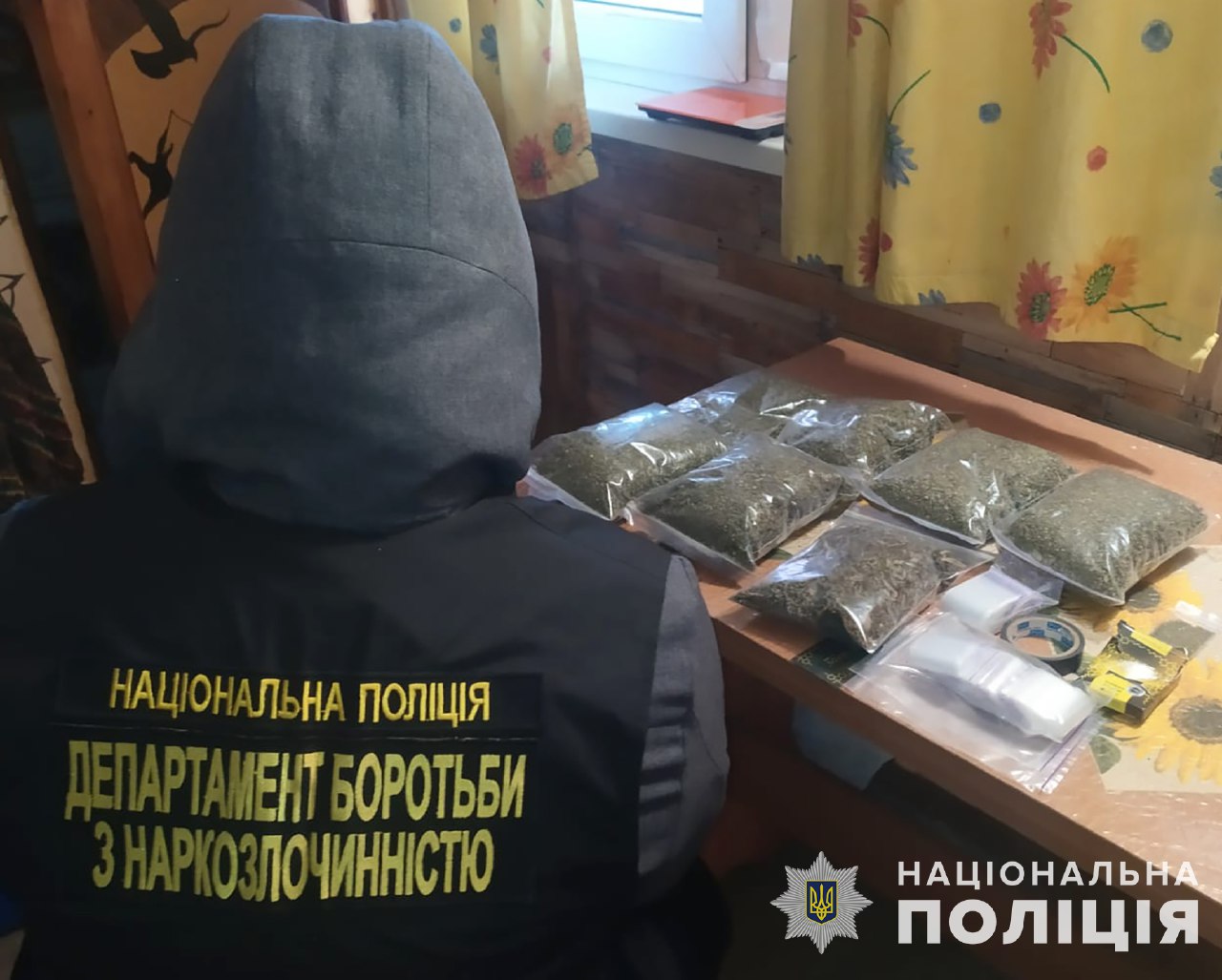 У двох запоріжців  поліцейські вилучили наркотиків на суму близько 200 тисяч гривень (ФОТО)