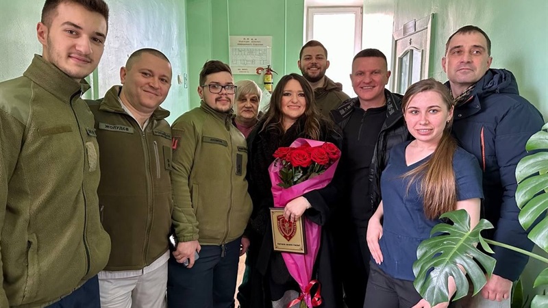 Відома артистка Наталія Могилевська завітала до поранених військових у Запорізькому госпіталі (ФОТО)