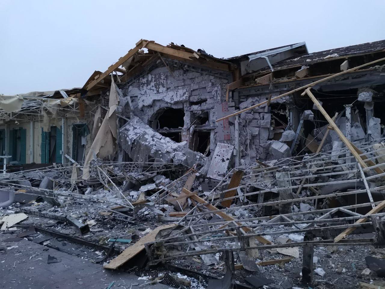 У Запоріжжі ворожою атакою зруйновано ресторан та пошкоджено житлові будинки (ФОТО)