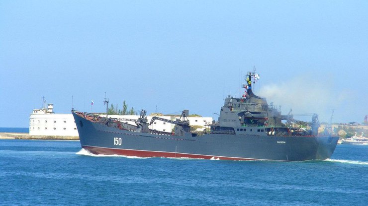 Головком ЗСУ Залужний показав ВІДЕО знищення флагману російського флоту “Саратов” у Бердянську