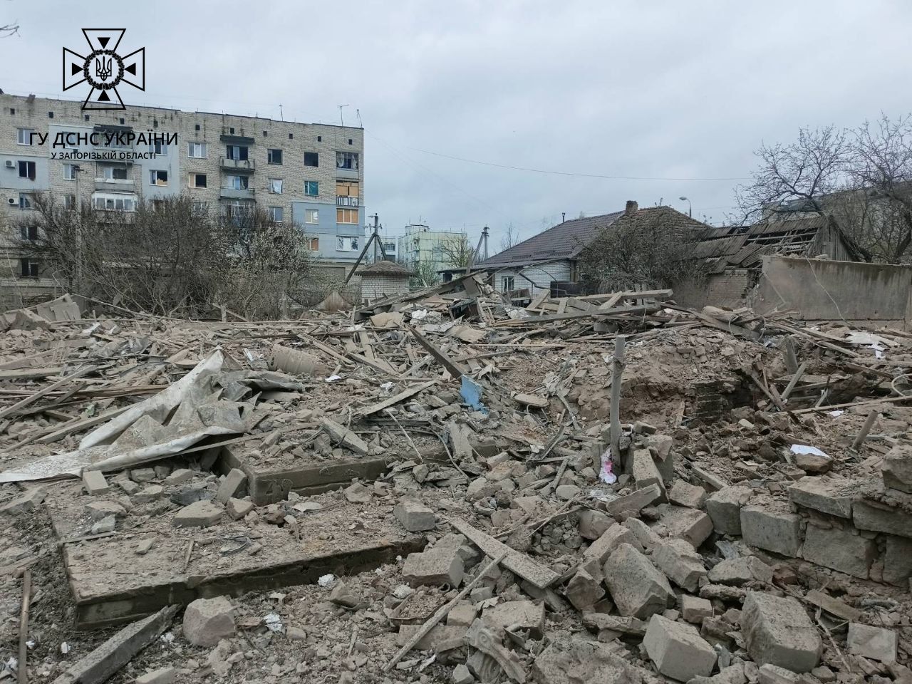 Ворог продовжує атакувати мирні міста Запорізької області: ФОТО наслідків