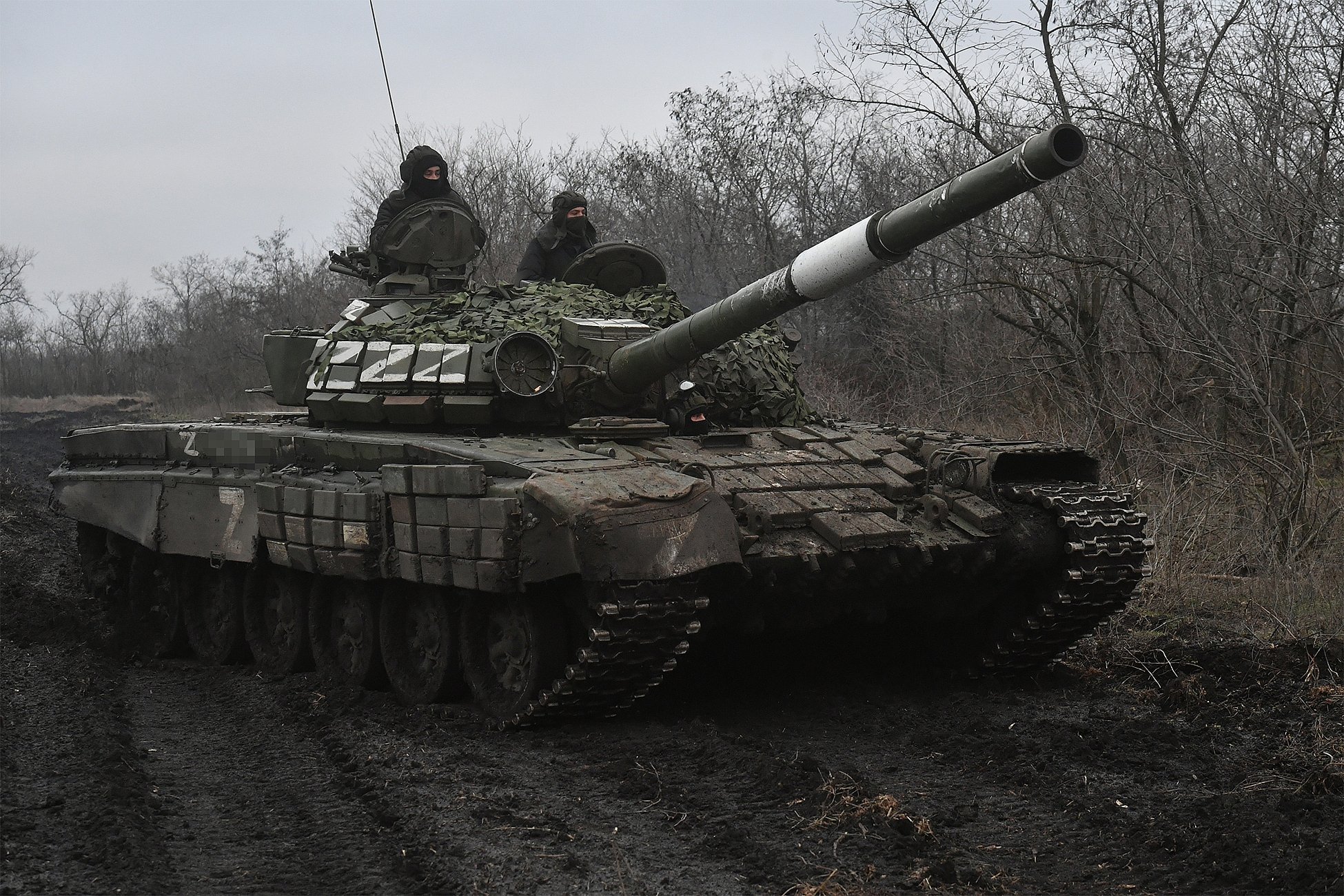 Рашисти перекидають танки через Маріуполь у напрямку Бердянську (ФОТО, ВІДЕО)