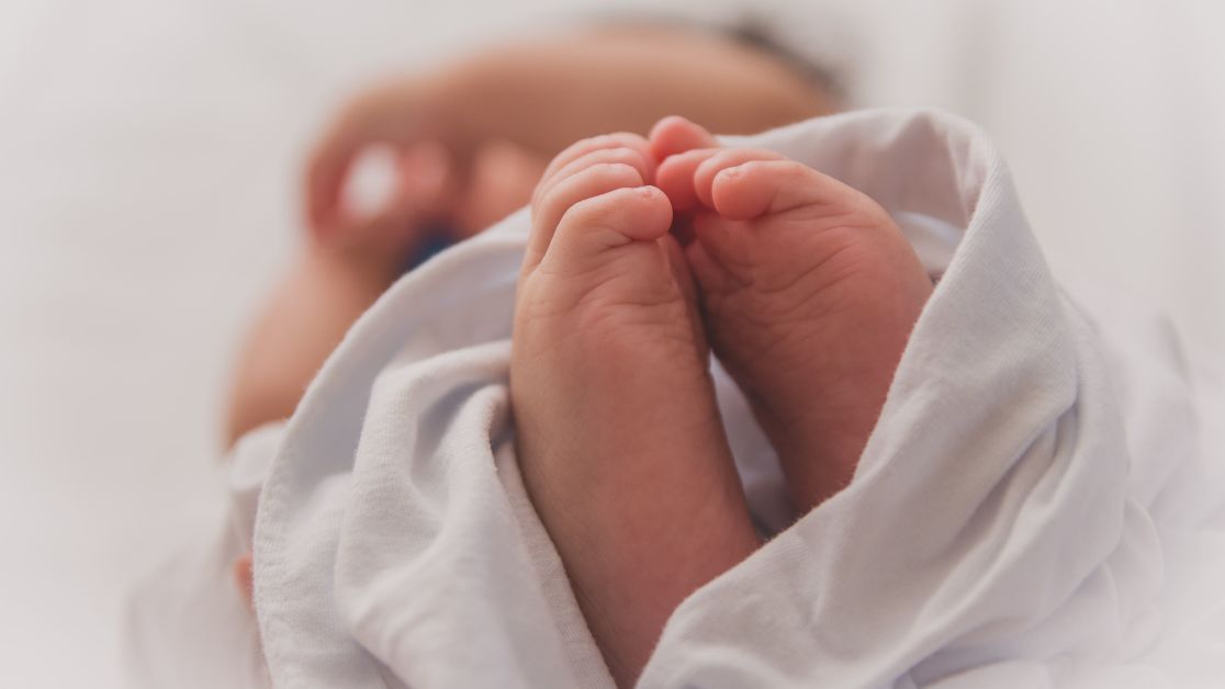 У Запоріжжі медпрацівниця пологового будинку завдала опіків немовляті