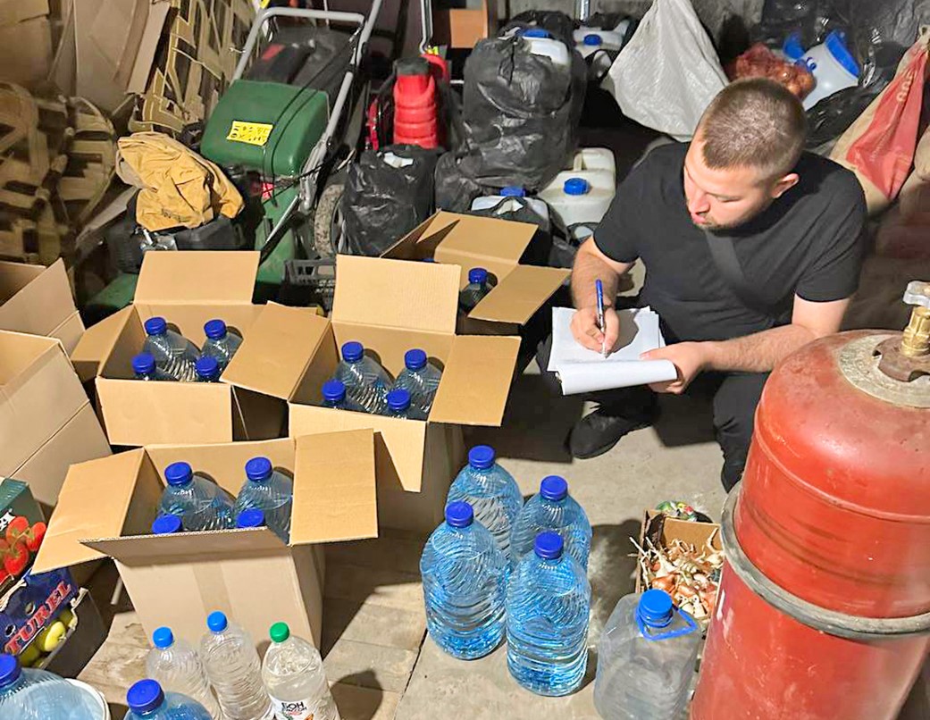Вилучили понад 300 літрів фальсифікованого спирту: на Запоріжжі 62-річний чоловік намагався відновити нелегальний «бізнес» (ФОТО)