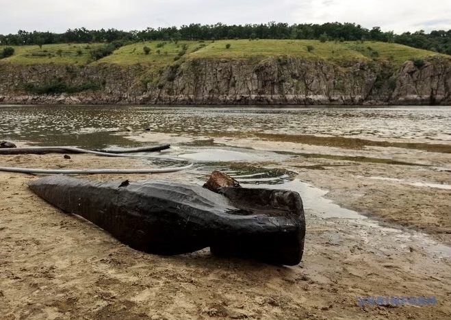 На узбережжі острова Хортиця виявлено 11 фрагментів човнів 18 століття (ФОТО)