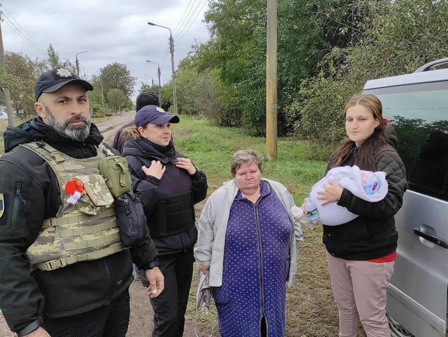 На Запоріжжі з-під обстрілів вивезено родину з двотижневим немовлям (ФОТО)