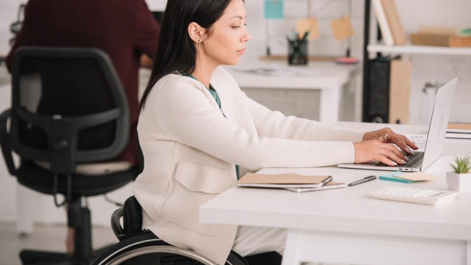 За яких умов роботодавець при прийнятті людини з інвалідністю має можливість отримати компенсацію