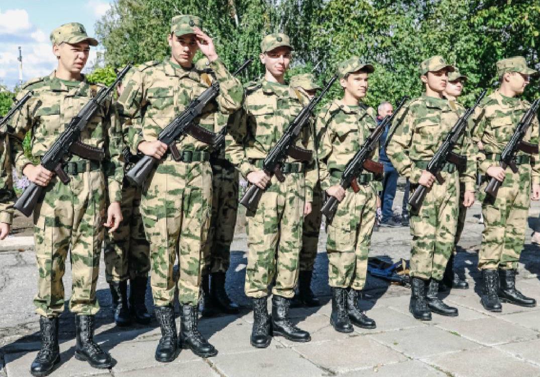 Одягають у військову форму і дають в руки зброю: на Запоріжжі окупанти мілітаризували дітей (ФОТО)