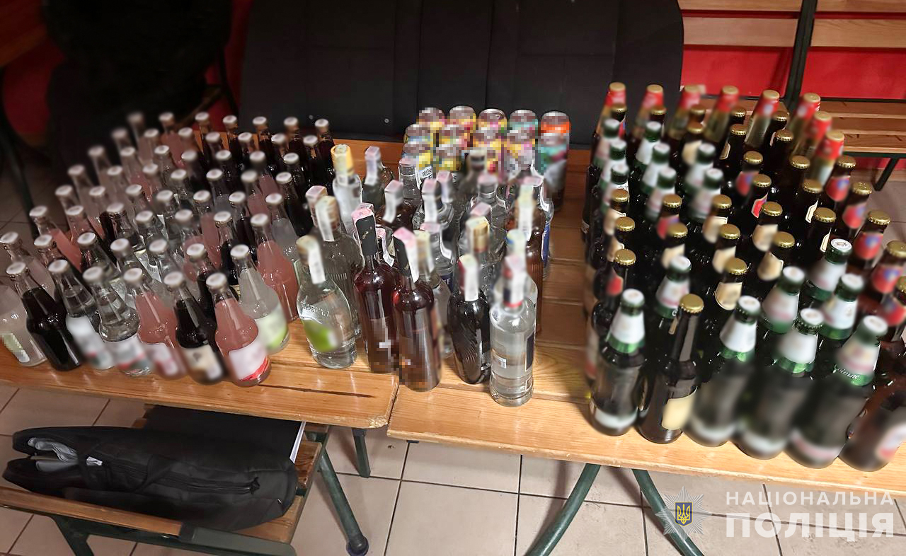 Майже 140 літрів фальсифікованих напоїв та 21 пачку тютюнових виробів: у Запоріжжі правоохоронці илучили із незаконного обігу безакцизні  товари (ФОТО)