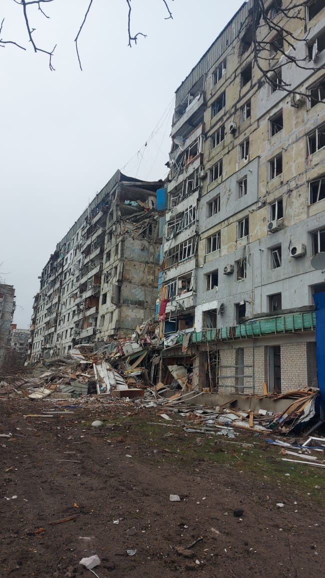 Рашисти нанесли 6 авіаударів по місту Оріхів: знищено підʼїзд багатоповерхівки (ФОТО)