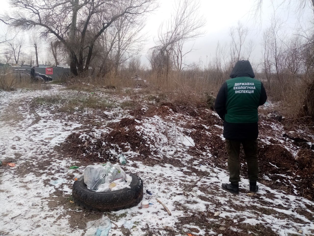 На території одного з районів Запоріжжя зафіксовано осередки несанкціонованих сміттєзвалищ