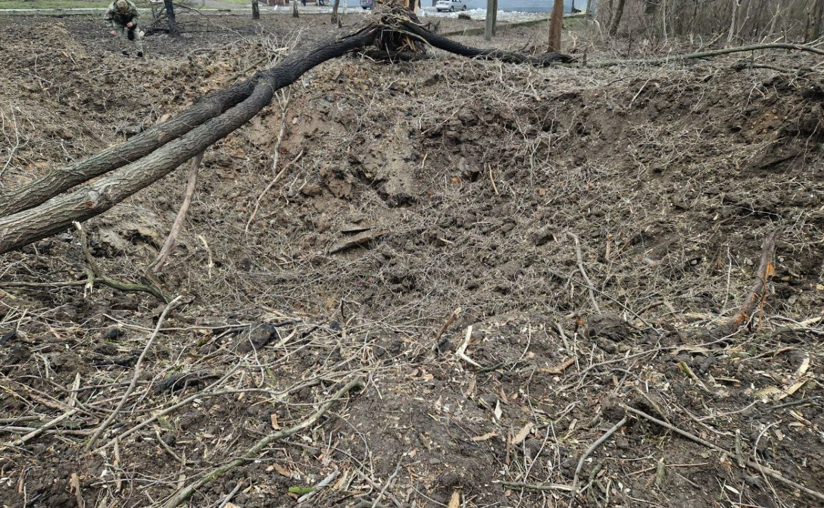 Триметрова вирва – під ворожий обстріл у Запоріжжі потрапила зелена зона (фото)
