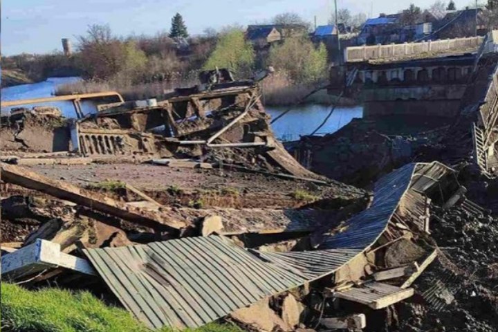 Окупанти зруйнували міст у Гуляйполі Запорізької області керованою авіабомбою